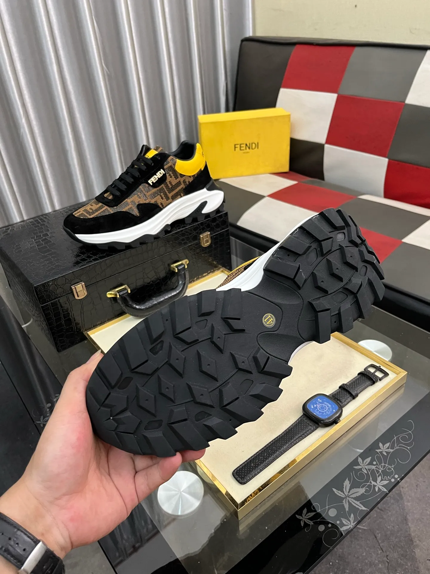 Men's Men's Shoes💰458⌚️⌚️[FENDI] Fendi's classic and comfortable men's, this complex sneaker is made of soft calfskin➕genuine leather lining➕original ultra-light rubber material with rough outsole. This unique light style is suitable for the casual and refined sensibility of this season. It is comfortable and natural on the feet. It is an everyday style for casual travel in autumn and winter! 38−443️⃣colors available